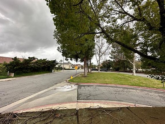 5th image of 935 Evergreen Cir