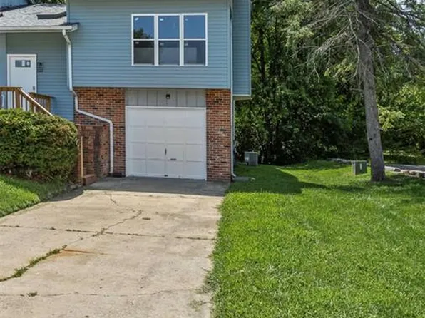 533 Vicksburg Dr, Belleville, IL 62221