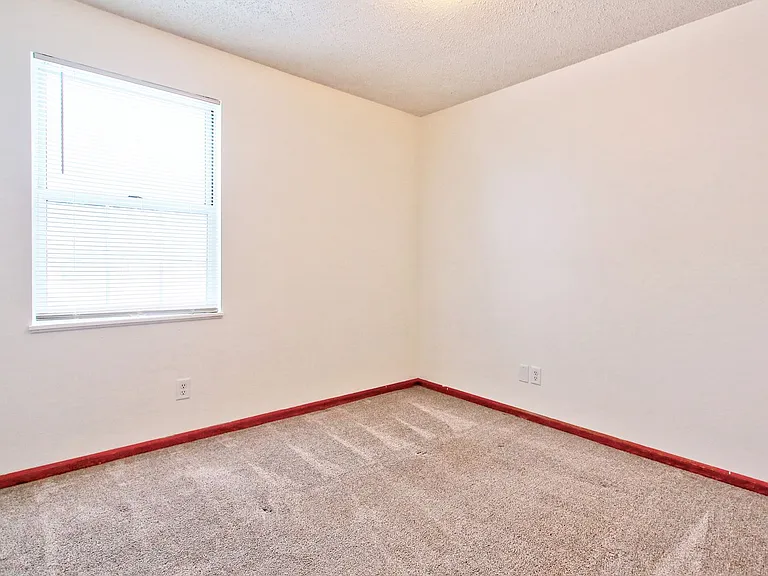 319 Oxford Ct #7 — Photo 13