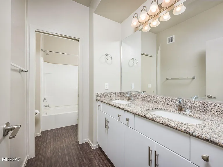 848 E Park Modern Dr — Photo 16