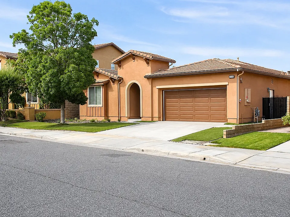 19122 Graham Ln