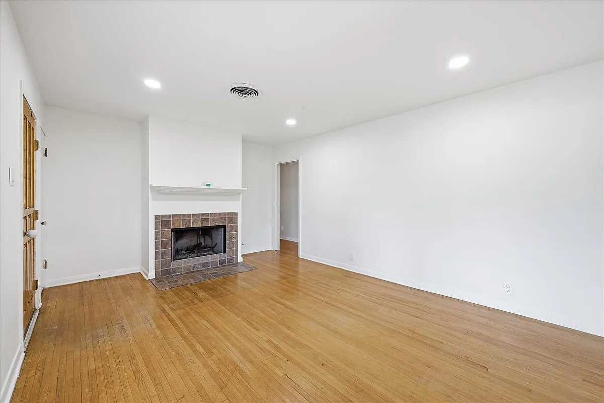 3 bed, 2.5 bath, 1710 sqft, $2,150 — Photo 4