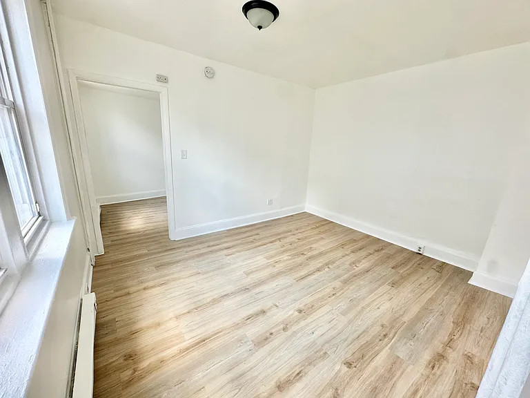 301 Somerset St #C — Photo 3