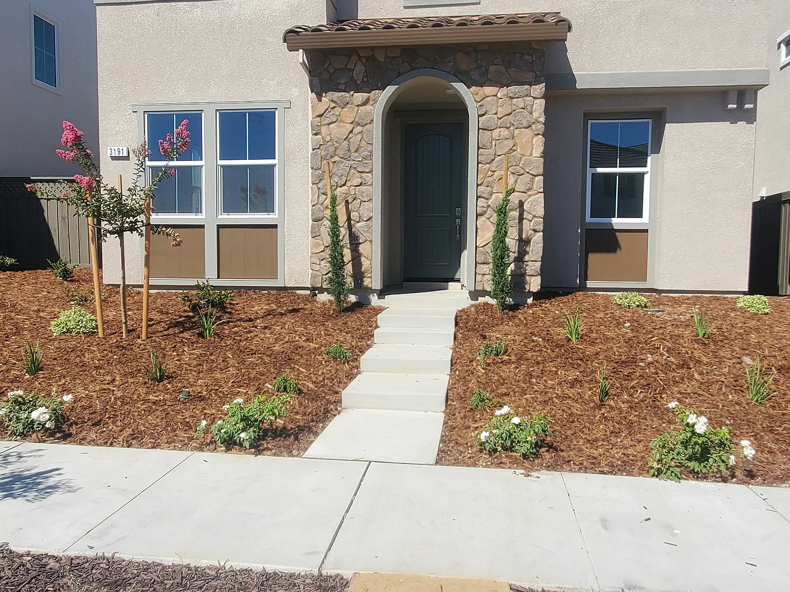 4 bed, 3.5 bath, 2586 sqft, $3,500 — Photo 2