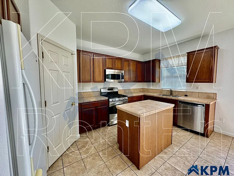 1504 Cat Tail Dr — Photo 8