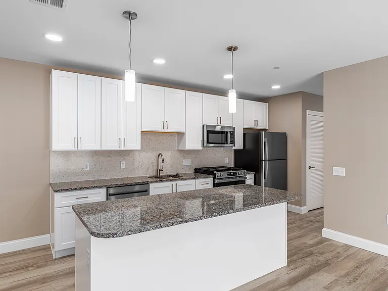 French Park Apartments — Photo 7