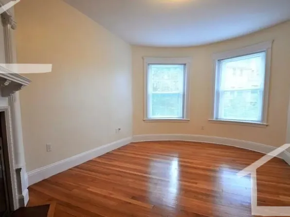 198 Winthrop Rd #5E, Brookline, MA 02445