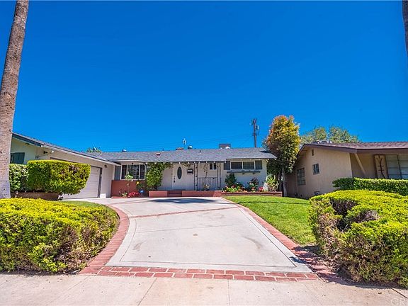 3rd image of 8528 Owensmouth Ave