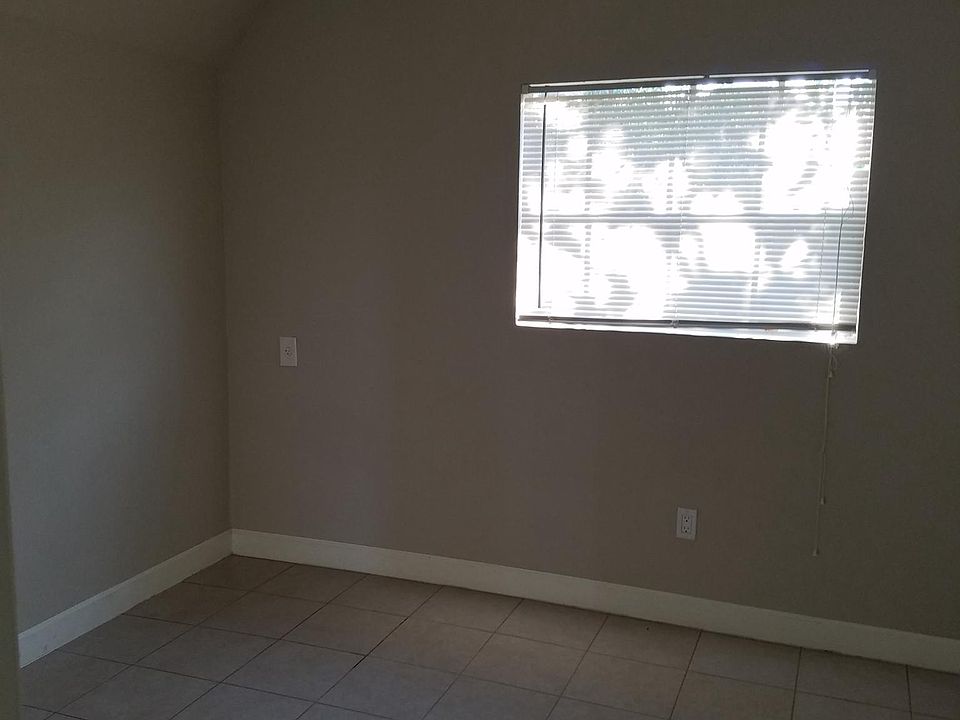 Bdrm with nice size closet