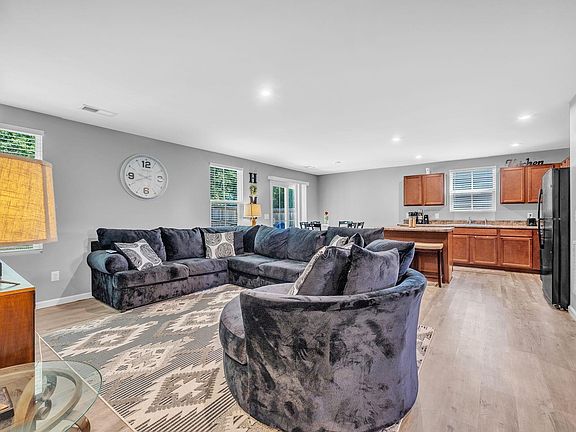 5th image of 115 Portchester Ln