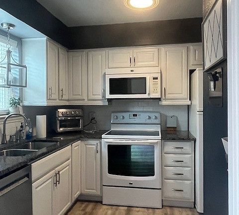 5th image of 933 Roaring Springs Rd