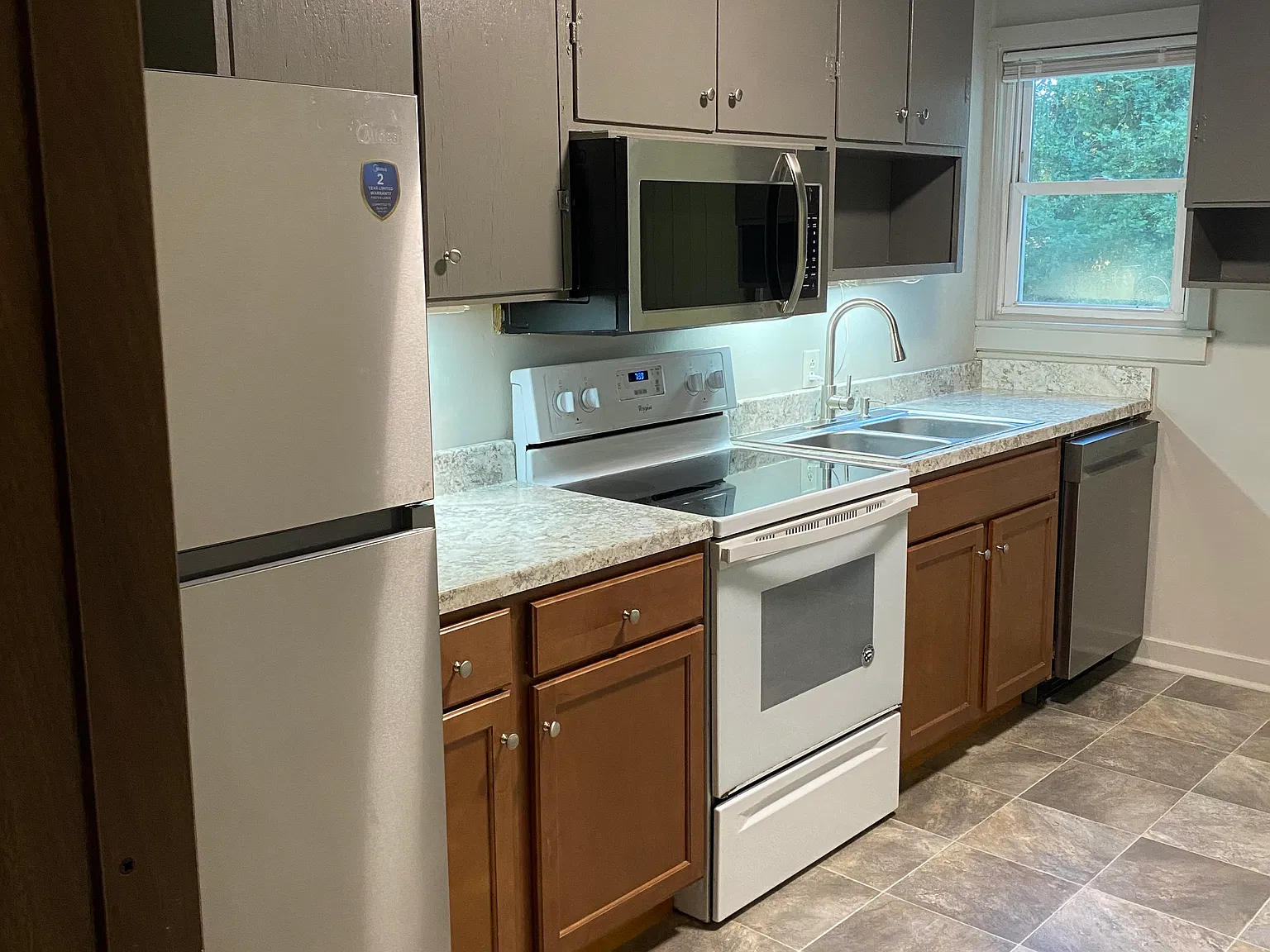 1 bed, 750 sqft, $1,000 — Photo 3