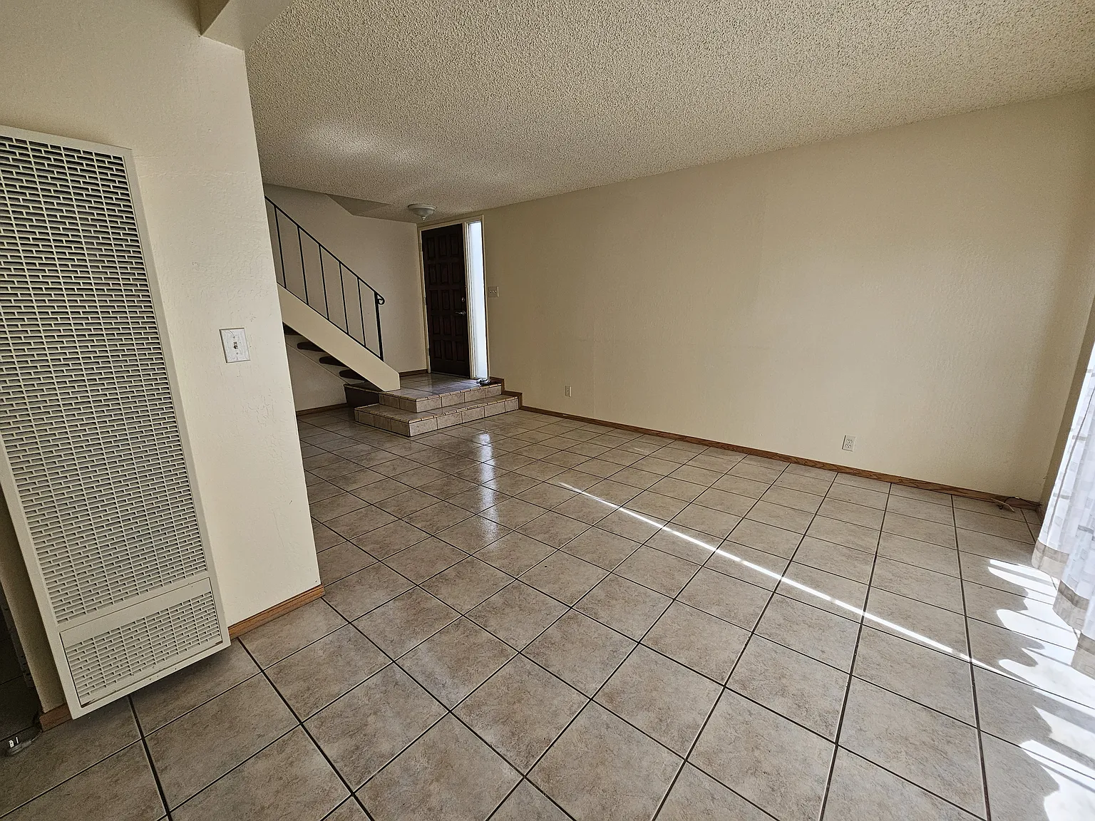 3 bed, 1.5 bath, 1130 sqft, $3,500 — Photo 1