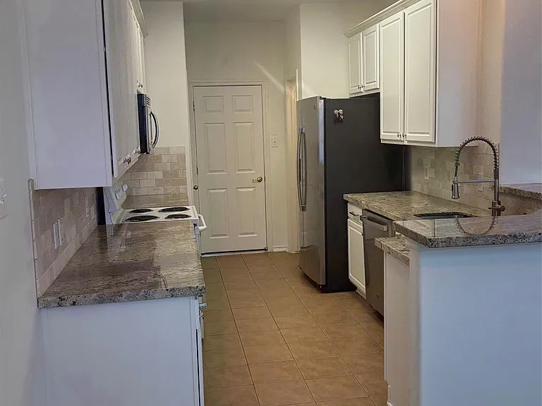 25250 Finchgrove Ln — Photo 4