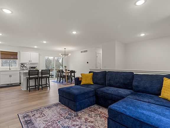 5th image of 7037 Rolling Hills Dr