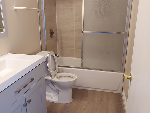 4th image of 3227 Williamsburg Dr #4