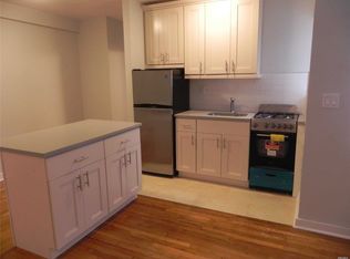 70 Knightsbridge Rd APT 1H, Great Neck, NY 11021