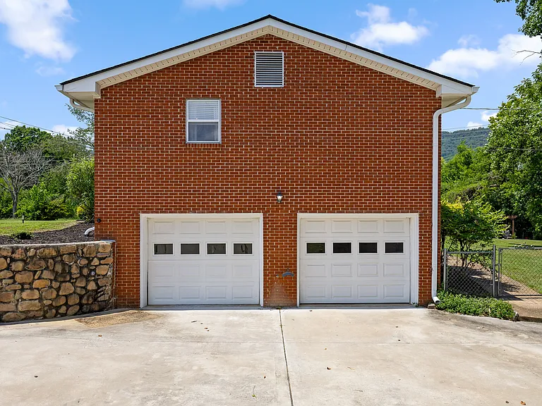 627 Valley Bridge Rd — Photo 36