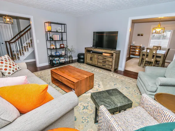 1257 Autumn Hill Dr, Columbus, OH 43235