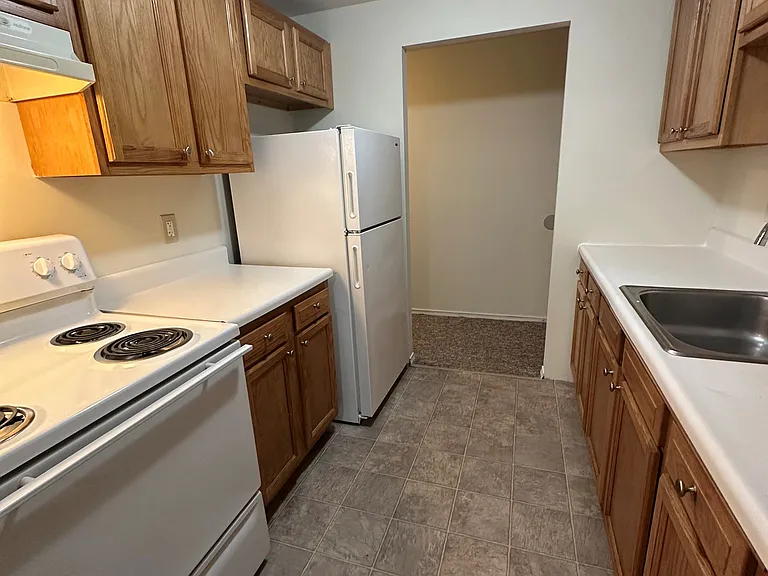 Hallmark Apartments — Photo 9