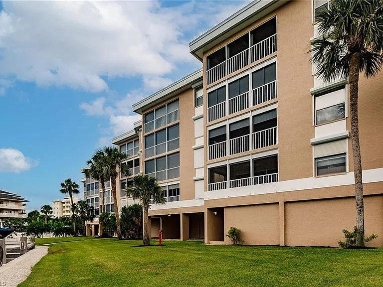 900 Collier Ct #406 — Photo 32