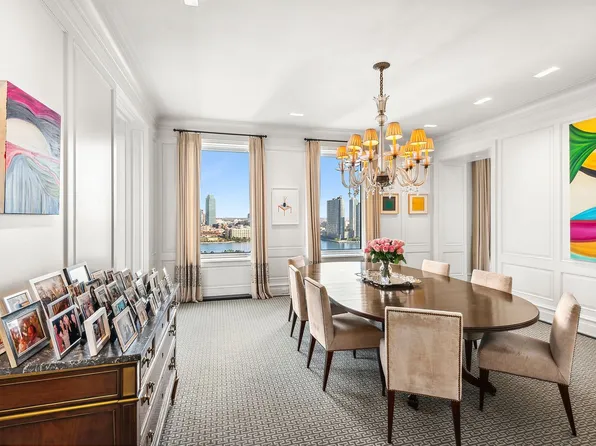 435 East 52nd Street image 3 of 15