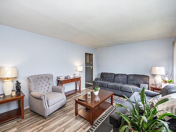 4th image of 10813 Pleasanthill Dr