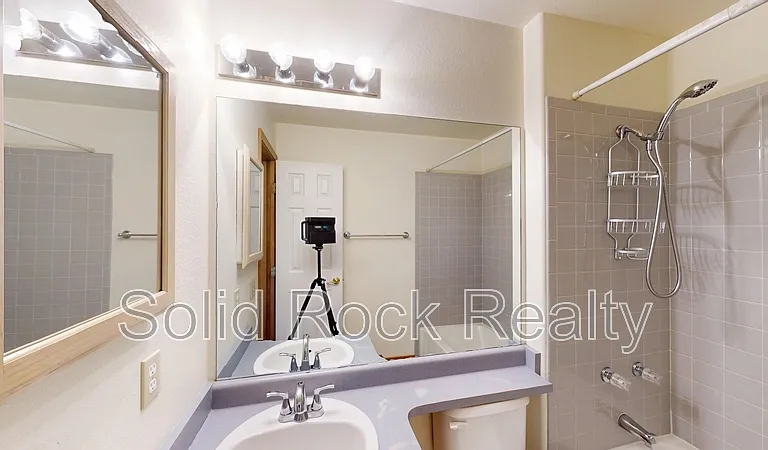 2580 Lyncrest Dr — Photo 13