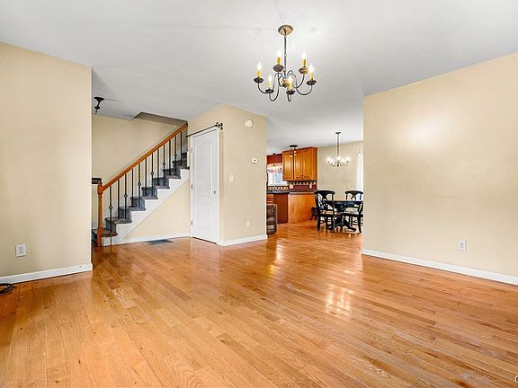 3rd image of 7404 Camroden Rd