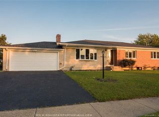 2 Mills Dr, West Haven, CT 06516