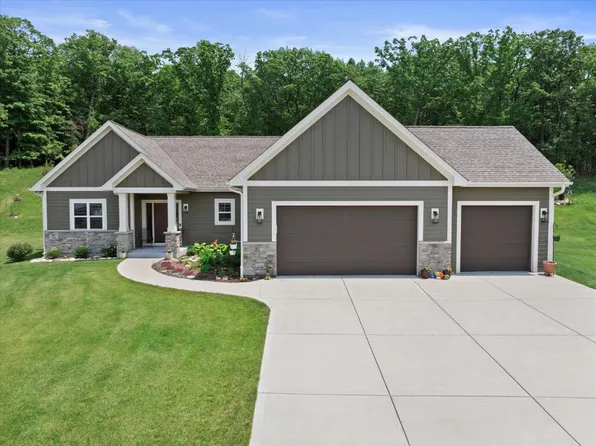 W237N6842 Ancient Oaks COURT, Sussex, WI 53089