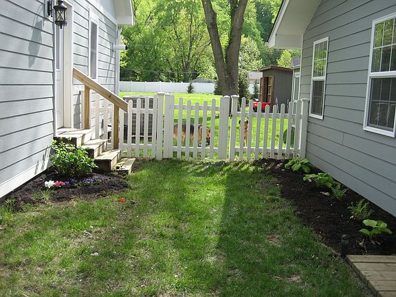 Between house and workshop