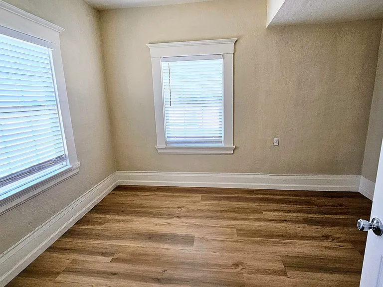 5117 Foothill Blvd #4 — Photo 3
