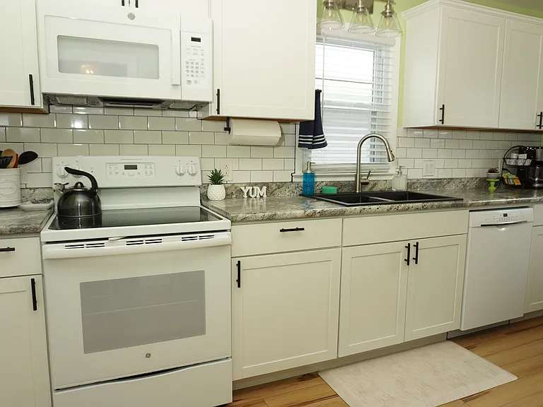1501 E Pauline St — Photo 2