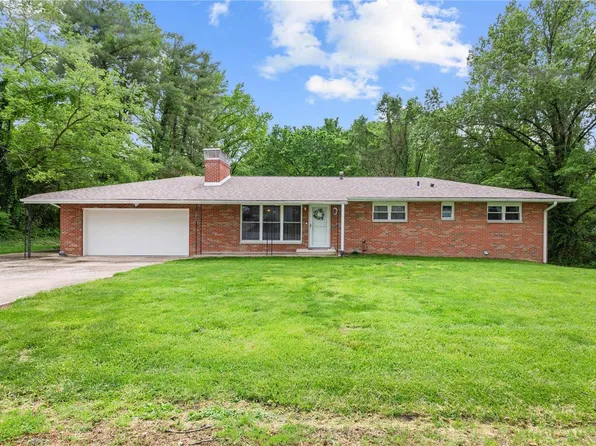 1213 N Hanser Ln, Godfrey, IL 62035