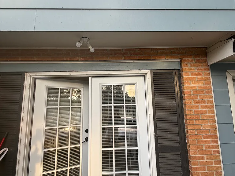 E Freedom Cir — Photo 11