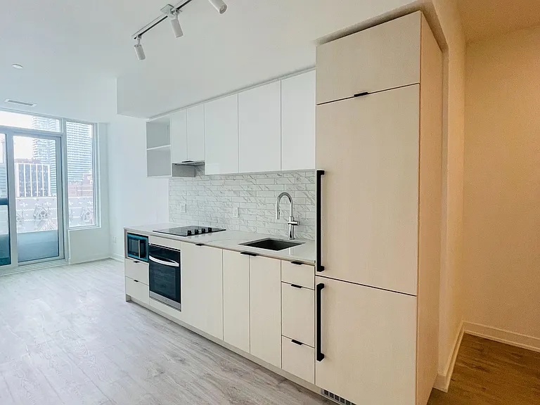 252 Church St #811 — Photo 4