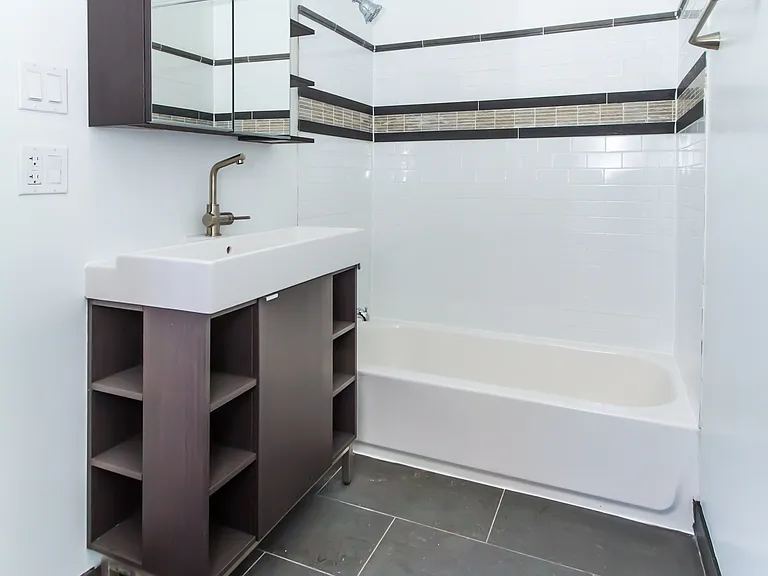 6150 N Hoyne Ave #1 — Photo 22