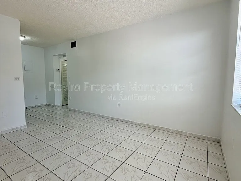 4340 NW 11th St #3 — Photo 8