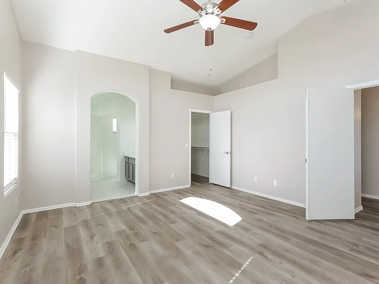 15999 W Moreland St — Photo 12