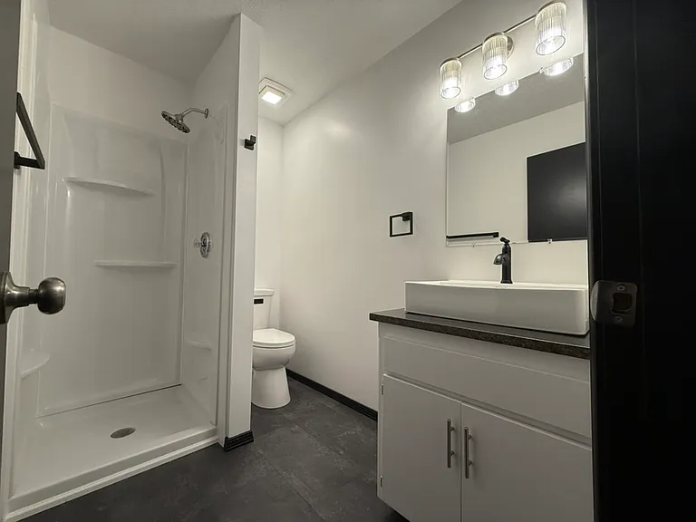 2627 E Verona St — Photo 22