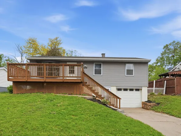 2218 N Hazelwood Ave, Davenport, IA 52804