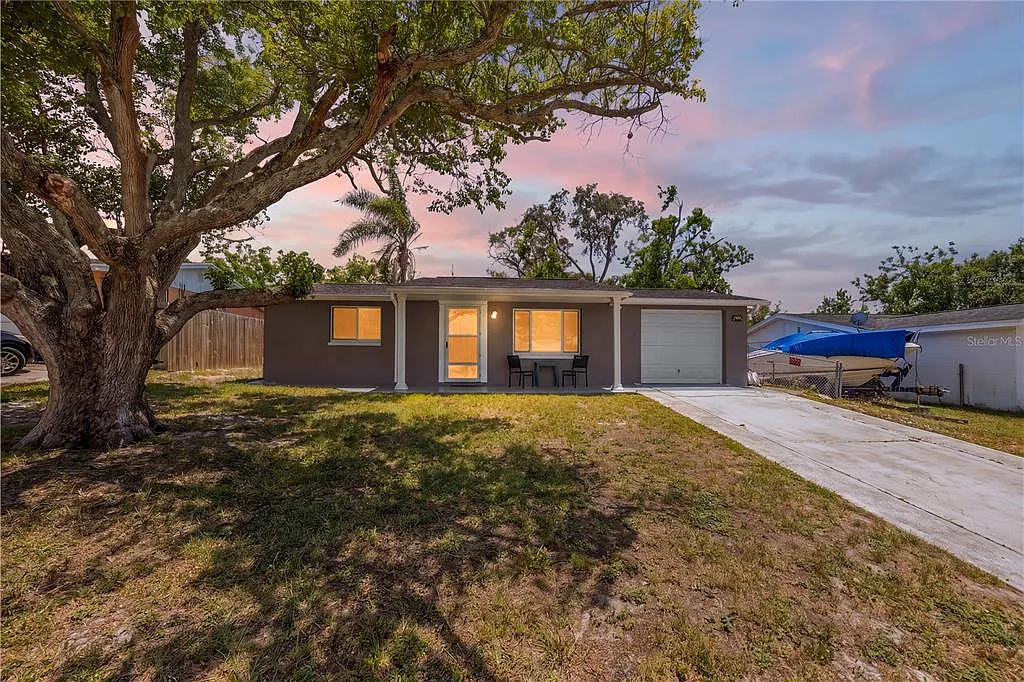 3 bed, 1.0 bath, 912 sqft, $2,000 — Photo 1
