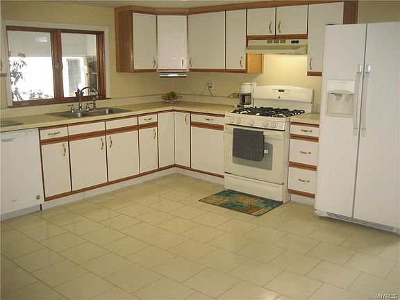 5th image of 3381 Pleasant Ave