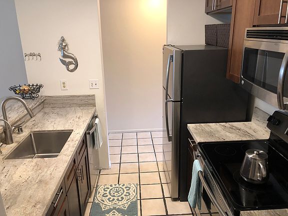 3rd image of 323 E Surfside Dr