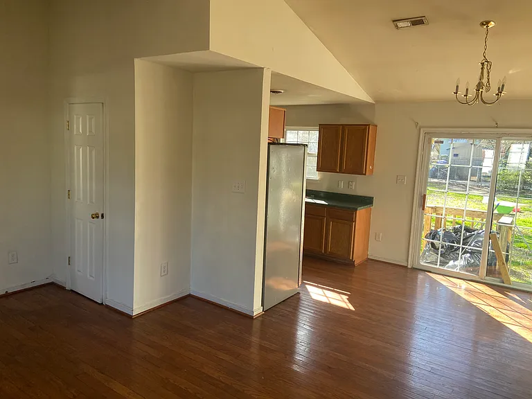 1409 Willis St — Photo 6