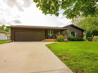 404 Kay St SW, Hutchinson, MN 55350