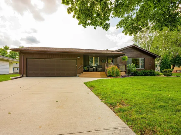 404 Kay St SW, Hutchinson, MN 55350