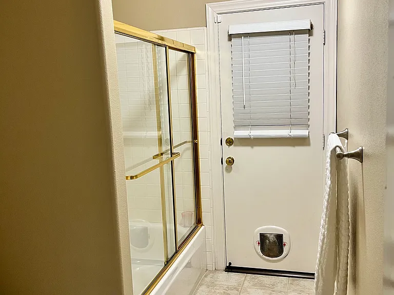 1174 E Kenosha Ave — Photo 13