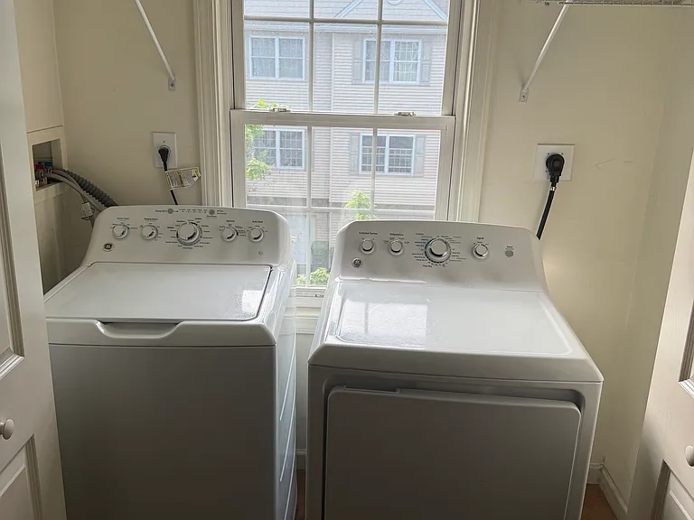 2 Sheridan St #402 — Photo 11